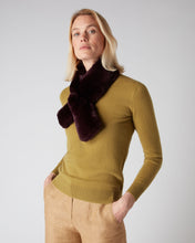 Load image into Gallery viewer, N.Peal Women&#39;s Fur Neck Warmer Dark Aubergine Purple
