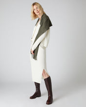 Load image into Gallery viewer, N.Peal Unisex Large Woven Cashmere Scarf Moss Green

