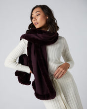 Load image into Gallery viewer, N.Peal Women&#39;s Cashmere Scarf With Fur Trim Plum Purple
