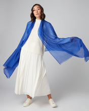 Load image into Gallery viewer, N.Peal Women&#39;s Ultrafine Pashmina Cashmere Shawl Cobalt Blue
