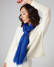 Load image into Gallery viewer, N.Peal Women&#39;s Ultrafine Pashmina Cashmere Shawl Cobalt Blue
