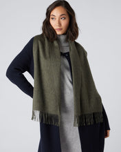 Load image into Gallery viewer, N.Peal Unisex Woven Cashmere Scarf Moss Green
