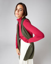 Load image into Gallery viewer, N.Peal Unisex Ribbed Cashmere Scarf Moss Green
