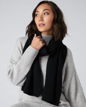 Load image into Gallery viewer, N.Peal Unisex Chunky Rib Cashmere Scarf Black
