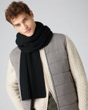 Load image into Gallery viewer, N.Peal Unisex Chunky Rib Cashmere Scarf Black
