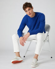 Load image into Gallery viewer, N.Peal Men&#39;s The Thames Cable Cashmere Jumper Cobalt Blue
