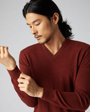 Load image into Gallery viewer, N.Peal Men&#39;s The Burlington V Neck Cashmere Jumper Copper Orange
