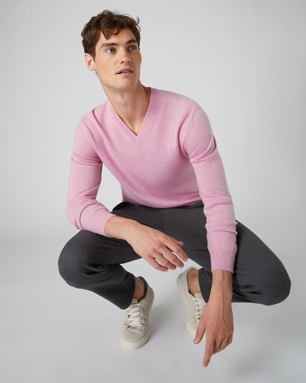 N.Peal Men's The Burlington V Neck Cashmere Jumper Flamingo Pink