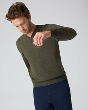Load image into Gallery viewer, N.Peal Men&#39;s Burlington V Neck Cashmere Jumper Moss Green

