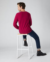 Load image into Gallery viewer, N.Peal Men&#39;s The Oxford Round Neck Cashmere Jumper Raspberry Pink
