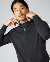 Load image into Gallery viewer, N.Peal Men&#39;s The Hyde Fine Gauge Cashmere Zip Jumper Dark Charcoal Grey
