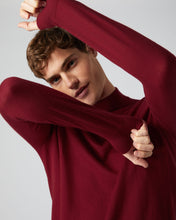 Load image into Gallery viewer, N.Peal Men&#39;s Fine Gauge Cashmere Mock Turtle Neck Jumper Red Velvet
