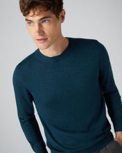 Load image into Gallery viewer, N.Peal Men&#39;s Fine Gauge Cashmere Round Neck Jumper Lapis Blue
