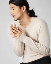 Load image into Gallery viewer, N.Peal Men&#39;s Baby Cashmere V Neck Jumper Oatmeal Brown
