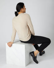 Load image into Gallery viewer, N.Peal Men&#39;s Baby Cashmere V Neck Jumper Oatmeal Brown
