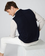Load image into Gallery viewer, N.Peal Men&#39;s Bayswater Fine Gauge Cashmere Gilet Navy Blue
