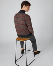 Load image into Gallery viewer, N.Peal Men&#39;s Houndstooth Roll Neck Cashmere Jumper Coconut Brown
