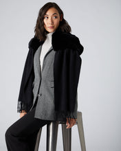 Load image into Gallery viewer, N.Peal Women&#39;s St Moritz Fur Neck Scarf Black
