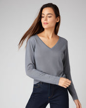 Load image into Gallery viewer, N.Peal Women&#39;s Superfine V Neck Cashmere Jumper Steel Grey
