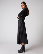 Load image into Gallery viewer, N.Peal Women&#39;s Superfine Long Sleeve Cashmere Top With Lurex Black Sparkle
