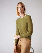 Load image into Gallery viewer, N.Peal Women&#39;s Round Neck Cashmere Jumper Chartreuse Green
