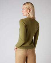Load image into Gallery viewer, N.Peal Women&#39;s Round Neck Cashmere Jumper Chartreuse Green
