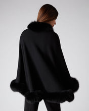 Load image into Gallery viewer, N.Peal Women&#39;s Fox Trim Knitted Cape Black

