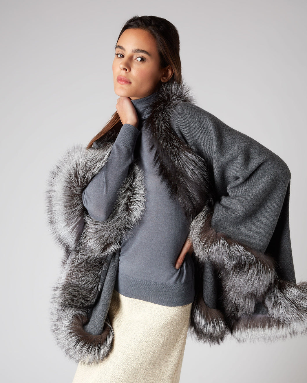 N.Peal Women's Fox Trim Knitted Cape Elephant Grey