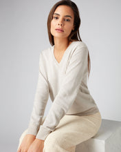 Load image into Gallery viewer, N.Peal Women&#39;s V Neck Cashmere Jumper With Lurex Ecru White Sparkle
