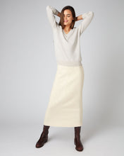 Load image into Gallery viewer, N.Peal Women&#39;s V Neck Cashmere Jumper With Lurex Ecru White Sparkle
