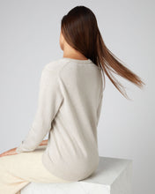 Load image into Gallery viewer, N.Peal Women&#39;s V Neck Cashmere Jumper With Lurex Ecru White Sparkle
