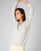 Load image into Gallery viewer, N.Peal Women&#39;s V Neck Cashmere Jumper With Lurex Ecru White Sparkle
