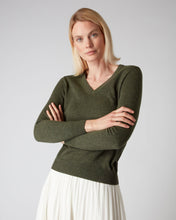 Load image into Gallery viewer, N.Peal Women&#39;s V Neck Cashmere Jumper Moss Green
