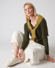 Load image into Gallery viewer, N.Peal Women&#39;s V Neck Cashmere Jumper Moss Green
