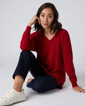 Load image into Gallery viewer, N.Peal Women&#39;s V Neck Longline Cashmere Jumper Ruby Red
