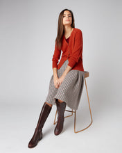 Load image into Gallery viewer, N.Peal Women&#39;s V Necked Cashmere Cardigan Dark Amber Orange
