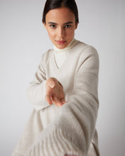 Load image into Gallery viewer, N.Peal Women&#39;s Oversized V Neck Cashmere Jumper With Lurex Ecru White Sparkle
