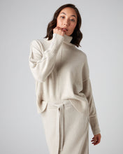 Load image into Gallery viewer, N.Peal Women&#39;s Mollie Metal Roll Neck Cashmere Jumper With Lurex Ecru White Sparkle
