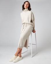 Load image into Gallery viewer, N.Peal Women&#39;s Mollie Metal Roll Neck Cashmere Jumper With Lurex Ecru White Sparkle
