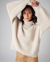 Load image into Gallery viewer, N.Peal Women&#39;s Super Chunky Rib Cashmere Jumper Ecru White
