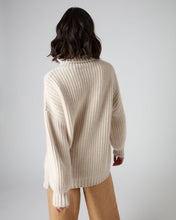 Load image into Gallery viewer, N.Peal Women&#39;s Super Chunky Rib Cashmere Jumper Ecru White
