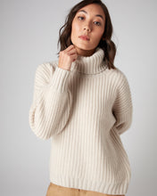 Load image into Gallery viewer, N.Peal Women&#39;s Super Chunky Rib Cashmere Jumper Ecru White
