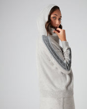 Load image into Gallery viewer, N.Peal Women&#39;s Cable Sleeve Cashmere Hoodie Fumo Grey
