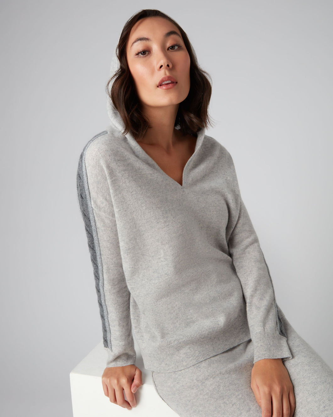 N.Peal Women's Cable Sleeve Cashmere Hoodie Fumo Grey