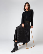 Load image into Gallery viewer, N.Peal Women&#39;s Metal Trim Jacket Black
