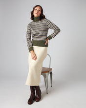 Load image into Gallery viewer, N.Peal Women&#39;s Houndstooth Roll Neck Cashmere Jumper Green
