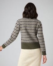Load image into Gallery viewer, N.Peal Women&#39;s Houndstooth Roll Neck Cashmere Jumper Green
