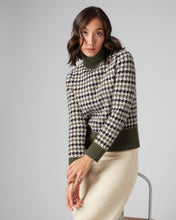 Load image into Gallery viewer, N.Peal Women&#39;s Houndstooth Roll Neck Cashmere Jumper Green
