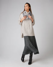 Load image into Gallery viewer, N.Peal Women&#39;s Chunky Cable Cashmere Jumper Snow Grey
