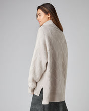 Load image into Gallery viewer, N.Peal Women&#39;s Chunky Cable Cashmere Jumper Snow Grey

